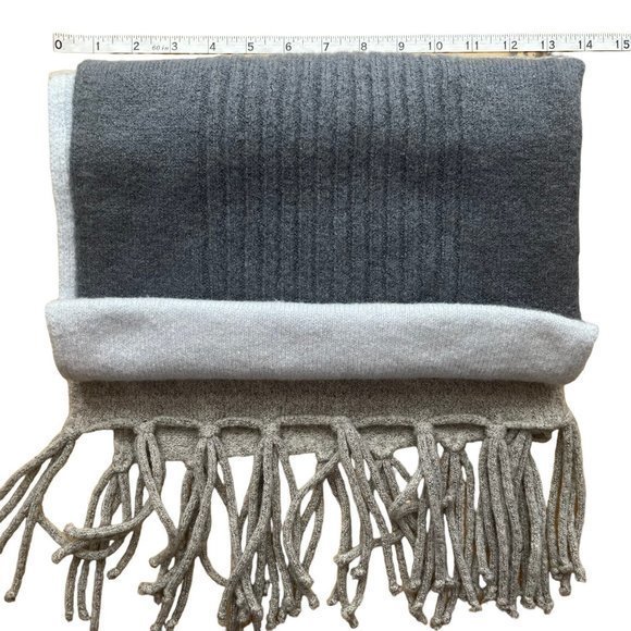 Vince Camuto Wool Blend Scarf One Size Gray Blue Fringe Soft Warm Designer - Picture 2 of 6